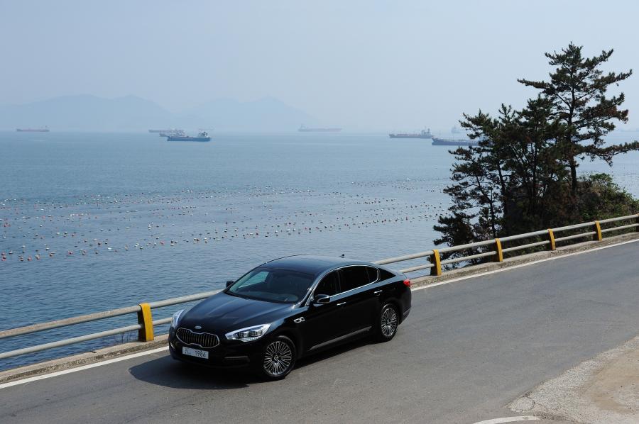  Kia Quoris 2012 года  (фото 36 из 72)